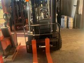 FORKLIFT TO SUIT TRANSPORT YARD - picture2' - Click to enlarge
