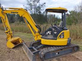 Komatsu 5.5 Tonne Excavator  - picture0' - Click to enlarge