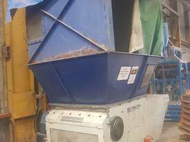 Kueny Single Shaft Shredder with cyclone system / bagging station. - picture0' - Click to enlarge