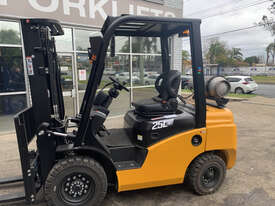 Brand New Hyundai 2.5 Tonne Forklift! - picture0' - Click to enlarge