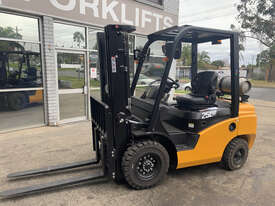 Brand New Hyundai 2.5 Tonne Forklift! - picture1' - Click to enlarge