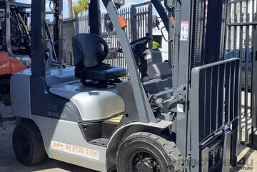 Nissan Forklift 2004 Model 4m Lift Height 2.5 Ton Capacity PL02A25