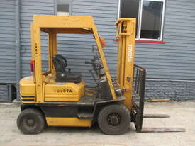 Toyota 2 ton Petrol Cheap Used Forklift #1579 - picture0' - Click to enlarge