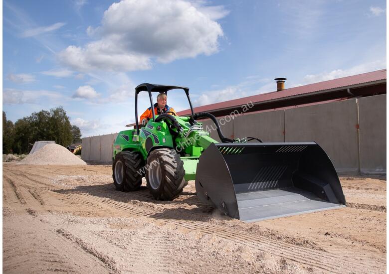 Avant 860i Powerful Articulated Compact Wheel Loader with Telescopic Boom