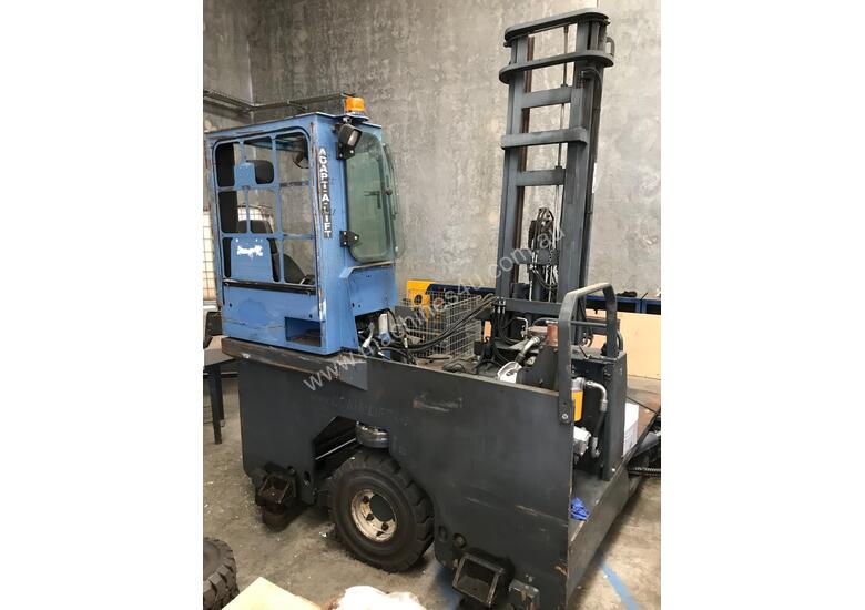 caption 4.0T LPG Multi-Directional Forklift
