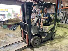 Crown Mast Forklift - picture0' - Click to enlarge