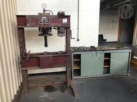 60ton Servex Press - picture0' - Click to enlarge