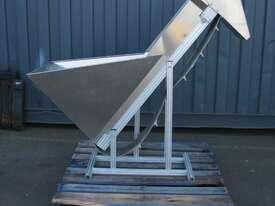 Hopper Elevator Incline Belt Conveyor - 1.3m high - picture0' - Click to enlarge