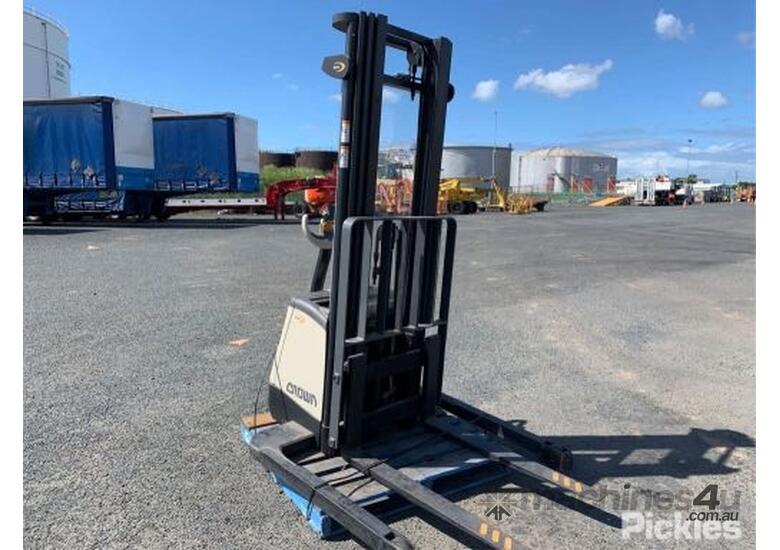 caption 2013 Crown SX3030TT4250