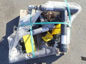 4 X GRACO 1590 AIR DRIVEN FUILD PUMPS - picture0' - Click to enlarge
