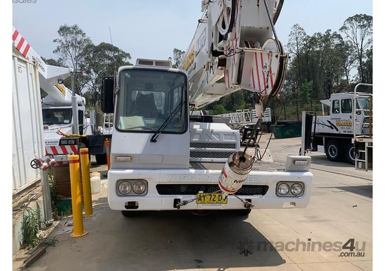 caption 1990 Kato Hydraulic Truck Crane
