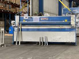 Just Traded Benson 2500mm x 4mm Hydraulic Guillotine With Power Operated Back Gauge Volt - picture0' - Click to enlarge