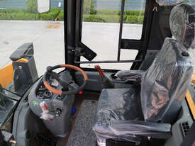 NEW UHI LG940/LG825 WHEEL LOADER (WA ONLY) - picture1' - Click to enlarge