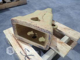 PALLET COMPRISING OF RIPPER TEETH - picture1' - Click to enlarge