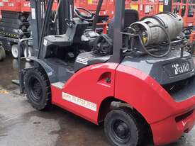 Container Entry Forklift for sale- 2012 built 4.8 m lift 2.5 Ton capacity only 600 hours! - picture0' - Click to enlarge