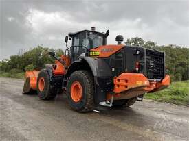 2017 HITACHI ZW310-5B - picture2' - Click to enlarge