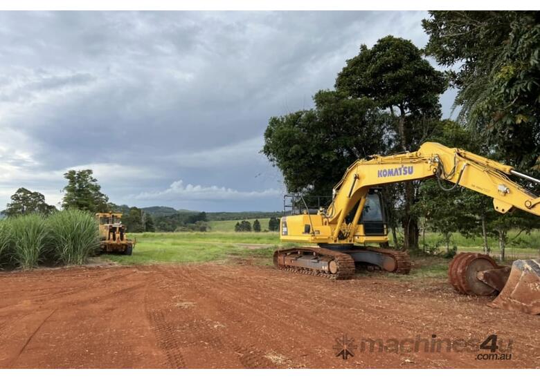 caption 2020 Komatsu PC200LC-8