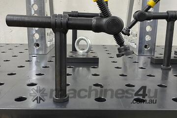 Pipe Clamp Universal - burnished