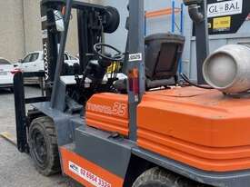 Toyota 3.5T Forklift  - picture1' - Click to enlarge