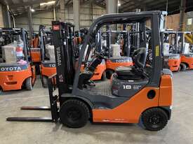 2017 TOYOTA 32-8FG18 LPG GAS FORKLIFT 2 STAGE 3000 V CLEAR VIEW MAST   - picture1' - Click to enlarge