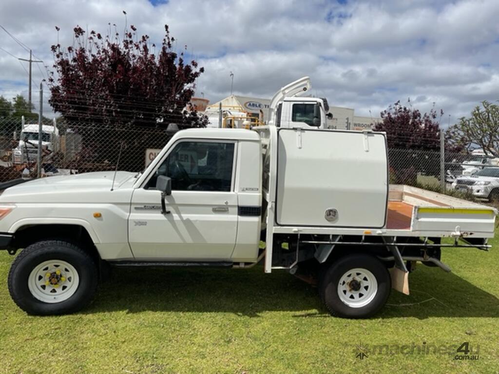 Buy Used 2011 Toyota LANDCRUISER Utes in , - Listed on Machines4u