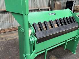 Hyclass 1220mm x 2mm manual pan brake - picture0' - Click to enlarge