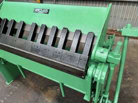 Hyclass 1220mm x 2mm manual pan brake - picture1' - Click to enlarge