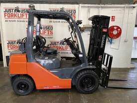 TOYOTA 8FG25 DELUXE CONTAINER MAST S/N 65861 2.5 TON 2500 KG CAPACITY LPG GAS FORKLIFT 4500 MM 3 STA - picture0' - Click to enlarge