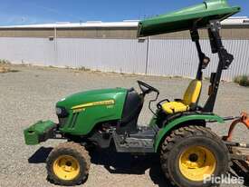 2016 John Deere 2025R - picture1' - Click to enlarge