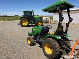 2016 John Deere 2025R - picture2' - Click to enlarge