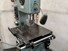 Hoejun HVA-400 vertical bandsaw with table feed - picture2' - Click to enlarge