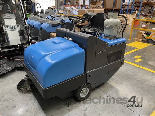 caption Conquest Heavy Duty Ride-on Industrial Sweepers HD115 LPG - LOW HOURS! - Hire