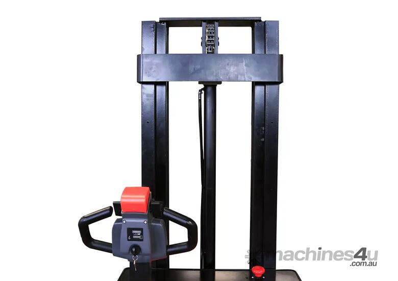 Logistec Electric Straddle Stacker | 1500kg | 3600mm Lift Height