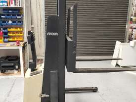 Crown 20MT130A, 1000kg (3.3m Lift) 24Volt Walkie Stacker Electric Forklift - picture0' - Click to enlarge