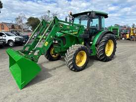 2005 John Deere 5820 Premium Utility Tractors - picture0' - Click to enlarge