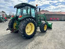 2005 John Deere 5820 Premium Utility Tractors - picture0' - Click to enlarge