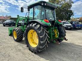 2005 John Deere 5820 Premium Utility Tractors - picture2' - Click to enlarge