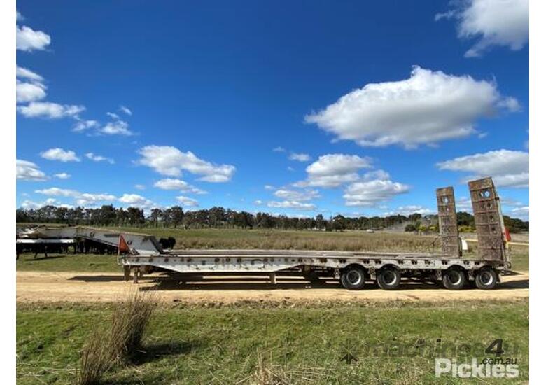 Buy Used 2011 drake 2011 Drake Quad Axle Low Loader O D Low Loader