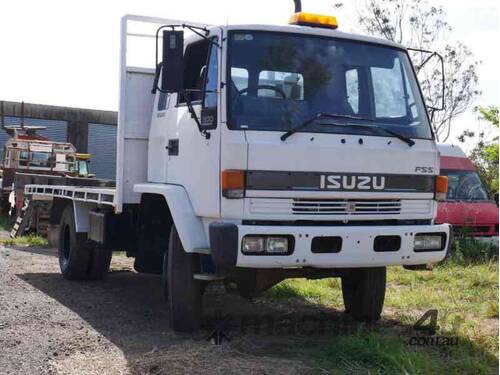 Isuzu Body Truck  4x4  Low kms