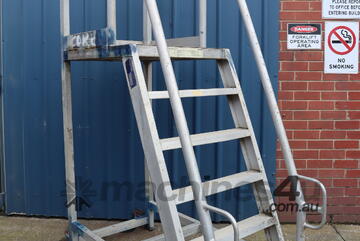 Aluminium Access Platform Ladder - No Bolt NBLP5 - 1.49m