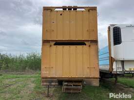 1984 Haulmark 41FT Tri-axle Tri Axle Cattle Trailer - picture0' - Click to enlarge