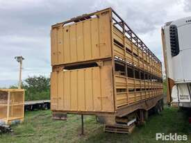 1984 Haulmark 41FT Tri-axle Tri Axle Cattle Trailer - picture1' - Click to enlarge