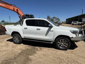 2018 Toyota Hilux SR5 Ute  - picture2' - Click to enlarge