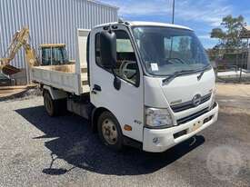 Hino 300 SER - picture0' - Click to enlarge