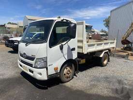Hino 300 SER - picture0' - Click to enlarge