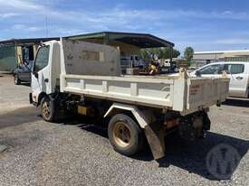 Hino 300 SER - picture1' - Click to enlarge