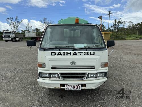2002 Daihatsu Delta LT