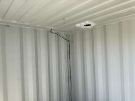 10 Foot Shipping Container - picture0' - Click to enlarge