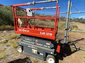 2018 Skyjack SJ1113219 Scissor Lift - picture0' - Click to enlarge