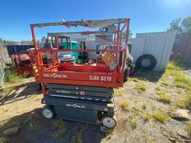 2018 Skyjack SJ1113219 Scissor Lift - picture1' - Click to enlarge